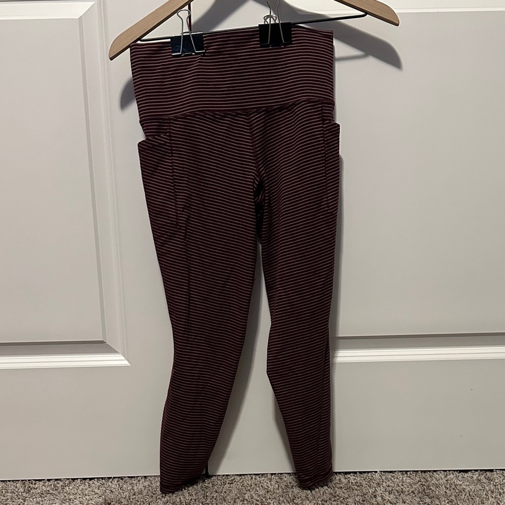 Athleta High Rise 7/8 Salutation Stash Leggings with Pockets